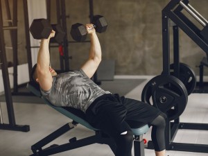 12 Ασκήσεις που Μπορείς να Κάνεις με Έναν Πάγκο Γυμναστικής 12 Ασκήσεις που Μπορείς να Κάνεις με Έναν Πάγκο Γυμναστικής